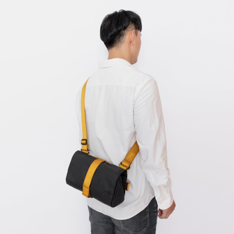 Triangle Sling Bag - KiweeKiweeCoal BlackSling bagTriangle Sling Bag - KiweeKiweeCoal BlackSling bagCoal black sling#color_coal-black